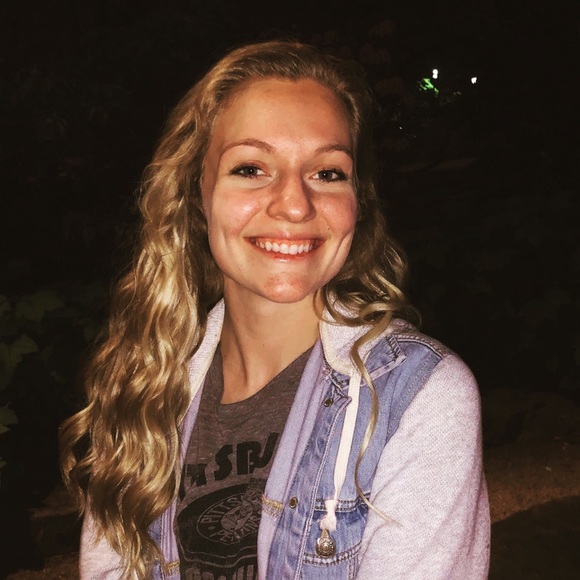 Meet your Posher, Brooke - Picture 1 of 1